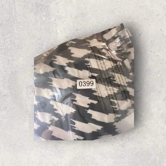 LuLaRoe Christy T - NWT- 3XL-Black/White Print - Picture 4 of 5